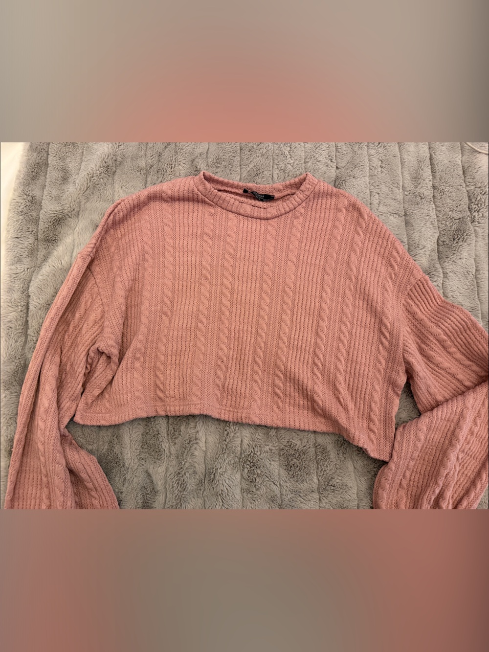 Bershka Cropped Cable-Knit Crew Sweater in Dusty Rose